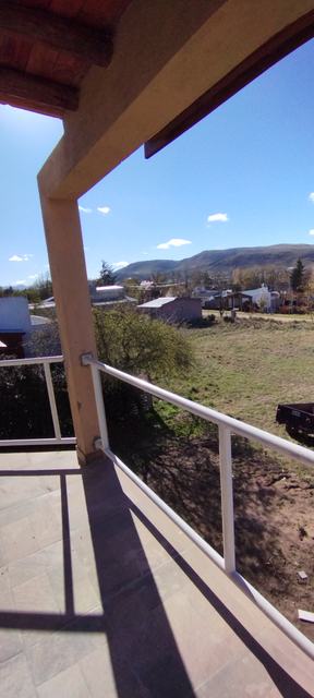 Balcón del Departamento Jilguero con vista a las sierras